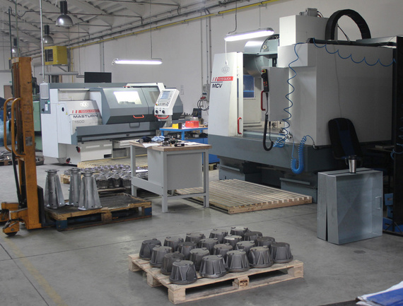 Obráběcí centra MCV 1016 Quick a soustruh Masturn 550i